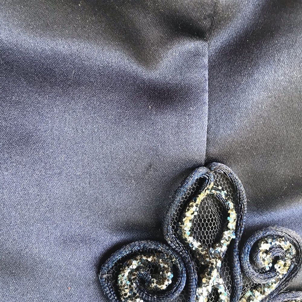 Navy Blue Dress Scene - Picture 7 of 7